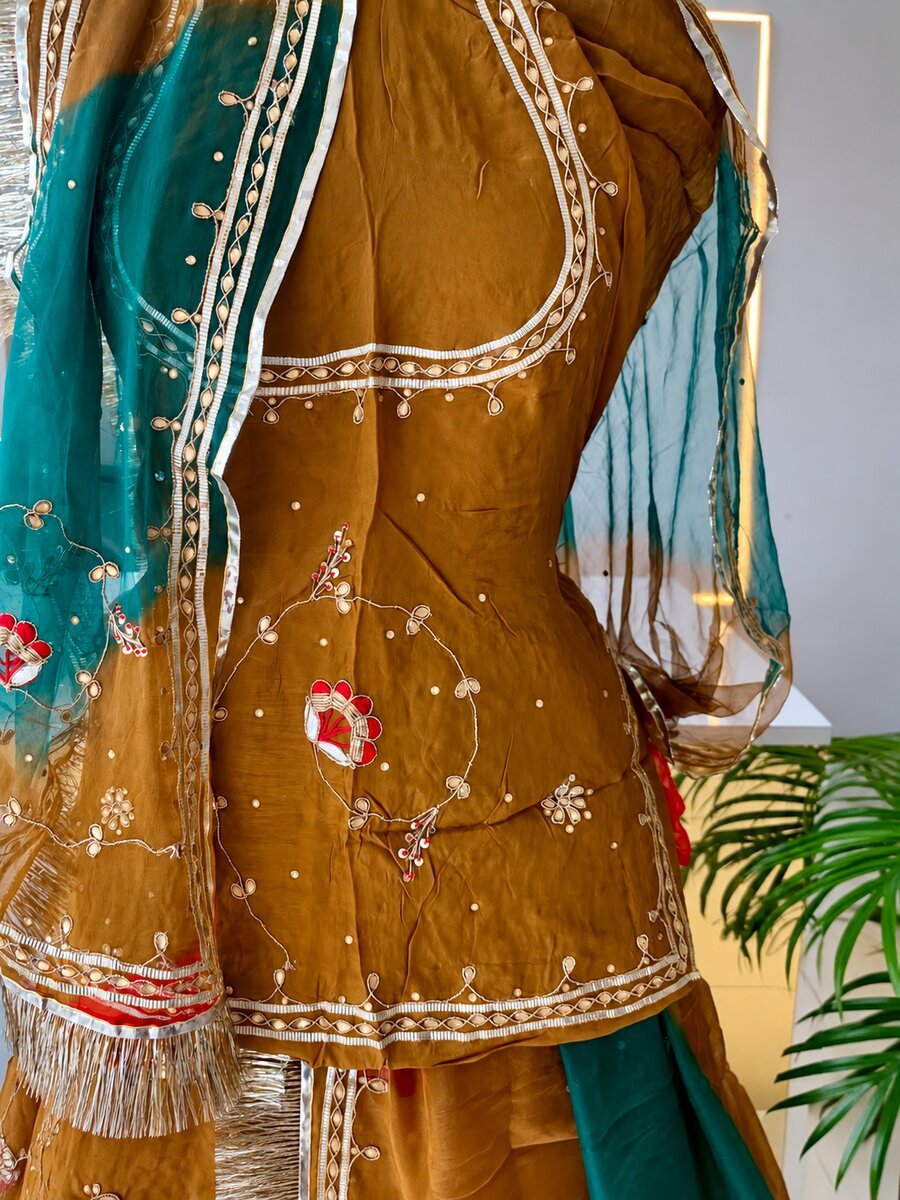 Nitya Poshak