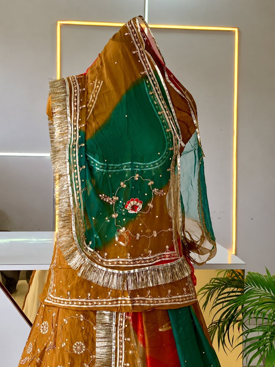 Nitya Poshak