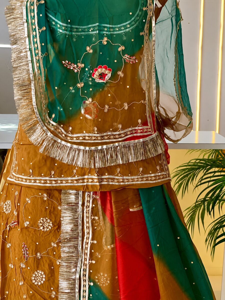 Nitya Poshak